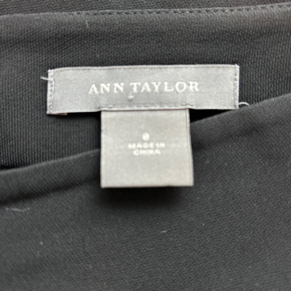 ANN TAYLOR SKIRT - SIZE 8